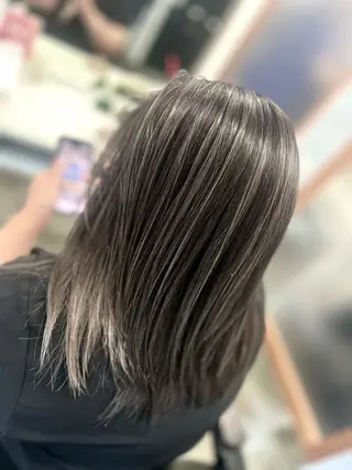 ミディアム カラー Style Tのヘアスタイル