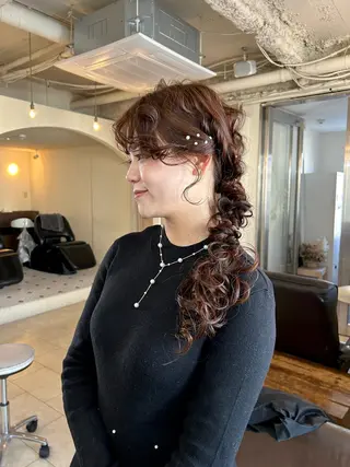 ロング Maho/海外 レイヤー/ハイトーンのヘアスタイル