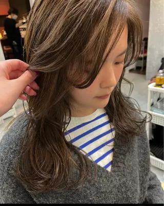 ロング カラー 細川 夕利亜のヘアスタイル
