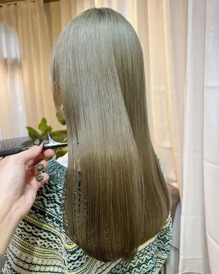 ロング カラー 中井 一葉のヘアスタイル