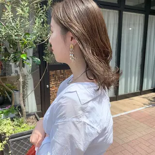 セミロング カラー レイヤー/顔周り /AKARIのヘアスタイル