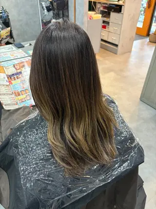カラー 新堀 紗凪のヘアスタイル