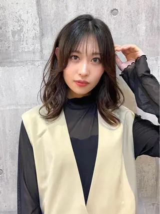 ミディアム カラー 竹内 春奈のヘアスタイル