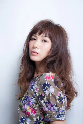 セミロング カラー RESBORN所属・長岡 大偉のヘアスタイル