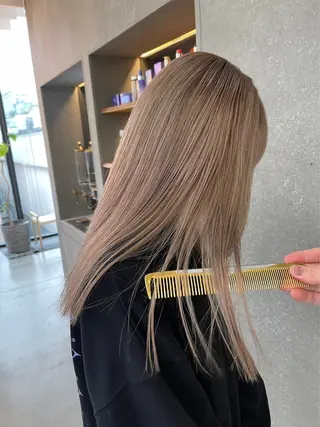 セミロング カラー Elissumeda所属・ブリーチ特化 梅田本多翔のヘアスタイル