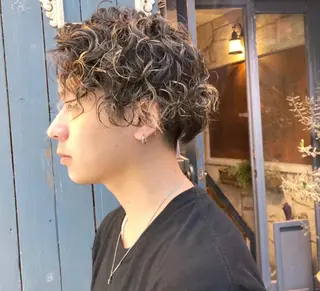 パーマ メンズ ブリーチ、パーマ 西部笑のヘアスタイル