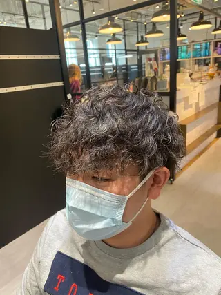 ショート パーマ メンズ AVANCE京橋所属・ハイトーンヘア/ 島崎　タクミのヘアスタイル