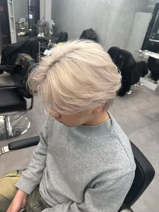 カラー メンズ ハイトーン/ブリーチ ／デザインカラー悠斗のヘアスタイル