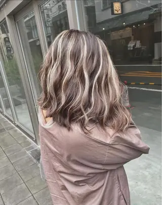 ミディアム 美髪/ハイライト 指名No.1KAIのヘアスタイル