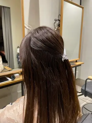 ロング YUI／レイヤー カット/透明感カラーのヘアスタイル