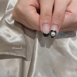 ネイル 𝘙𝘪𝘰𝘯𝘢 ...🕯🤍のネイルデザイン