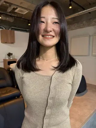 ミディアム 𝗿 𝗶 𝗶 ／ナチュラルカラーのヘアスタイル