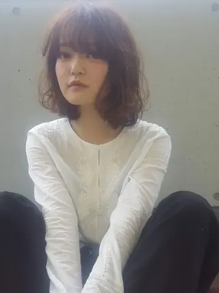 ミディアム パーマ 薄葉 美菜子のヘアスタイル