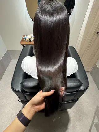 ロング NAVY 橋本心 縮毛矯正のヘアスタイル