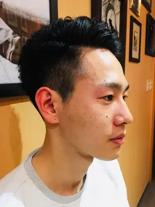 ショート パーマ メンズ Drei.B.(ドライヴ)所属・ヨシダ アズサのヘアスタイル