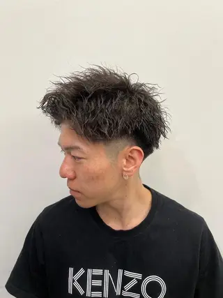 ショート ハイトーンカラー が絶対可愛い✨泰聖✨のヘアスタイル