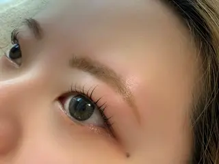 アイブロウ femme 當田 莉央のヘアスタイル