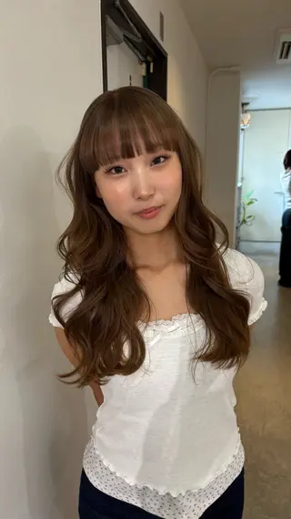 ロング カラー Yuna/ブリーチ ベージュ ヘアセットのヘアスタイル