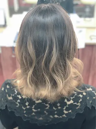 ミディアム ヤナ マネージャーのヘアスタイル