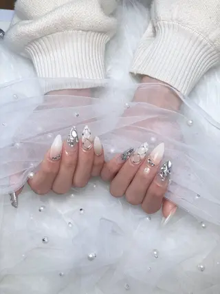 ネイル U·Mi nail salon所属・U·MI 長さ出し専門店のネイルデザイン