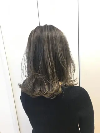 ミディアム カラー タカハシ ユウキのヘアスタイル