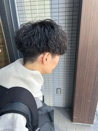 パーマ メンズ 岡田 拓真のヘアスタイル