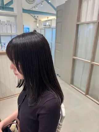 ミディアム 太田 千尋のヘアスタイル