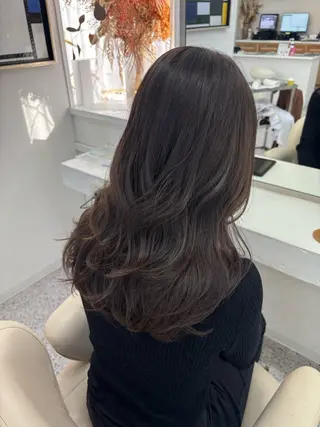 ロング カラー LOMARLIE JURIAのヘアスタイル