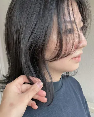 ミディアム roka ノゾミのヘアスタイル