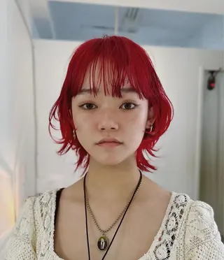 ミディアム カラー 束所属・毛流れセンターパート Sakiのヘアスタイル