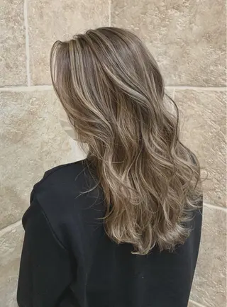 ロング カラー 《Zina札幌大通》 Hinanoのヘアスタイル