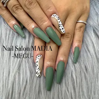 ネイル MADIA藤沢所属・MADIA MEGUのネイルデザイン