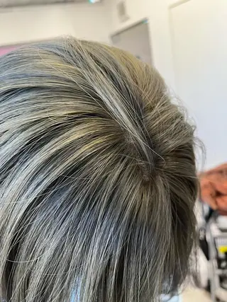 カラー 【代表】 辻龍樹のヘアスタイル