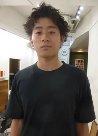 ショート パーマ メンズ スパイキーショート ハイトーンHYUGAのヘアスタイル
