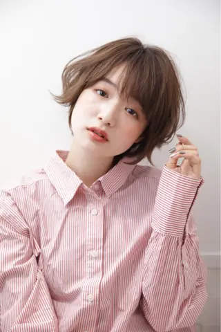 ショート ボブ ブリーチ/miinaのヘアスタイル