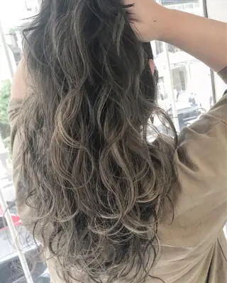 セミロング カラー LAS 代表 ナガカワ コウヘイのヘアスタイル