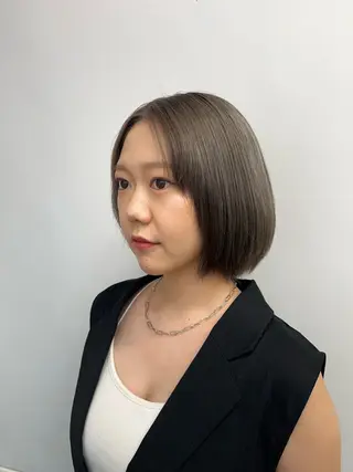 ショート カラー 渡 汐音のヘアスタイル