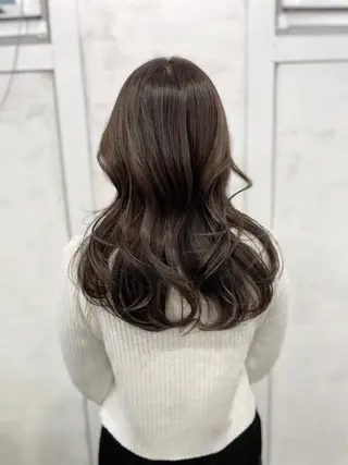 セミロング タニ トモのヘアスタイル
