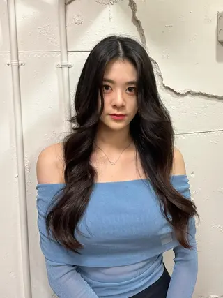 ロング 韓国ヘア レイヤーカットのヘアスタイル