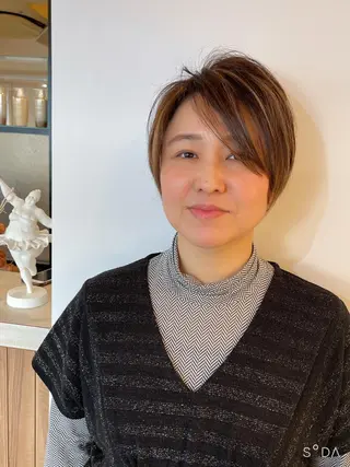 ショート カラー EMBELLIR fleur【アンベリール フルー】所属・EMBELLIR マツナガカヨコのヘアスタイル