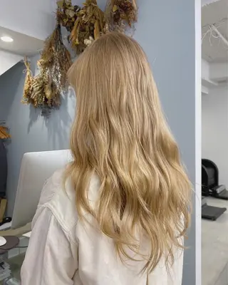 ロング カラー ヘアアレンジ flamme Annaのヘアスタイル