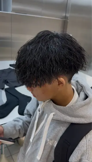 パーマ メンズ 小尾 優然のヘアスタイル