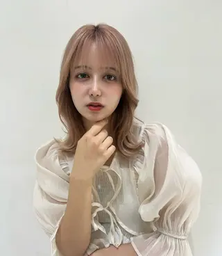 ミディアム カラー ヘアアレンジ fumika🎀 韓国ヘア×ベージュのヘアスタイル