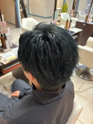 カラー メンズ 伊藤 杏奈のヘアスタイル