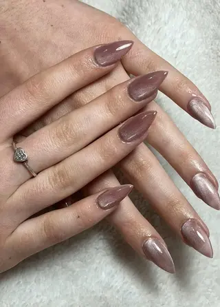 ネイル ダンビーニャム サロールのネイルデザイン