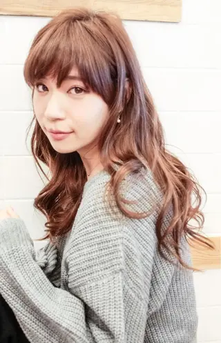 ロング REMILIO所属・den Reonaのヘアスタイル