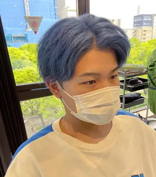 カラー Lis by SOYON所属・吉田 幸斗のヘアスタイル