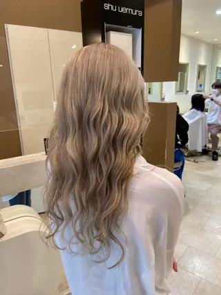 ロング 淺谷 美紀のヘアスタイル