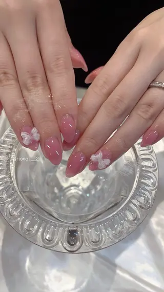 ネイル 𝘙𝘪𝘰𝘯𝘢 ...🕯🤍のネイルデザイン