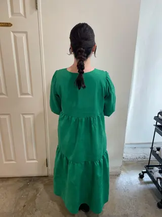 セミロング ヘアアレンジ MIOベージュカラー 柔らかいカラーのヘアスタイル